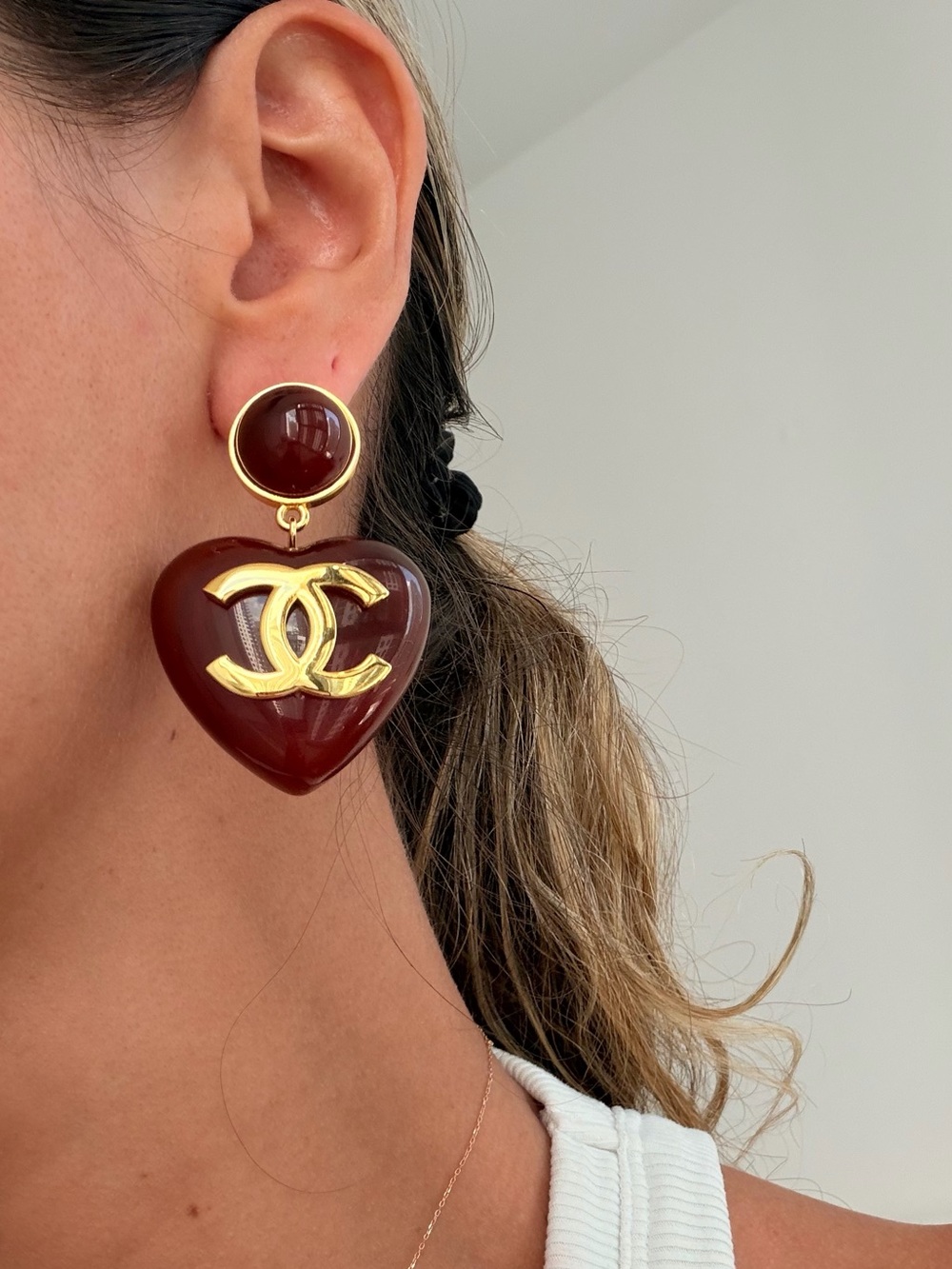 🤎Chanel Brown Heart Drop Earrings with Gold CC Logo✨ - Picture 8 of 9